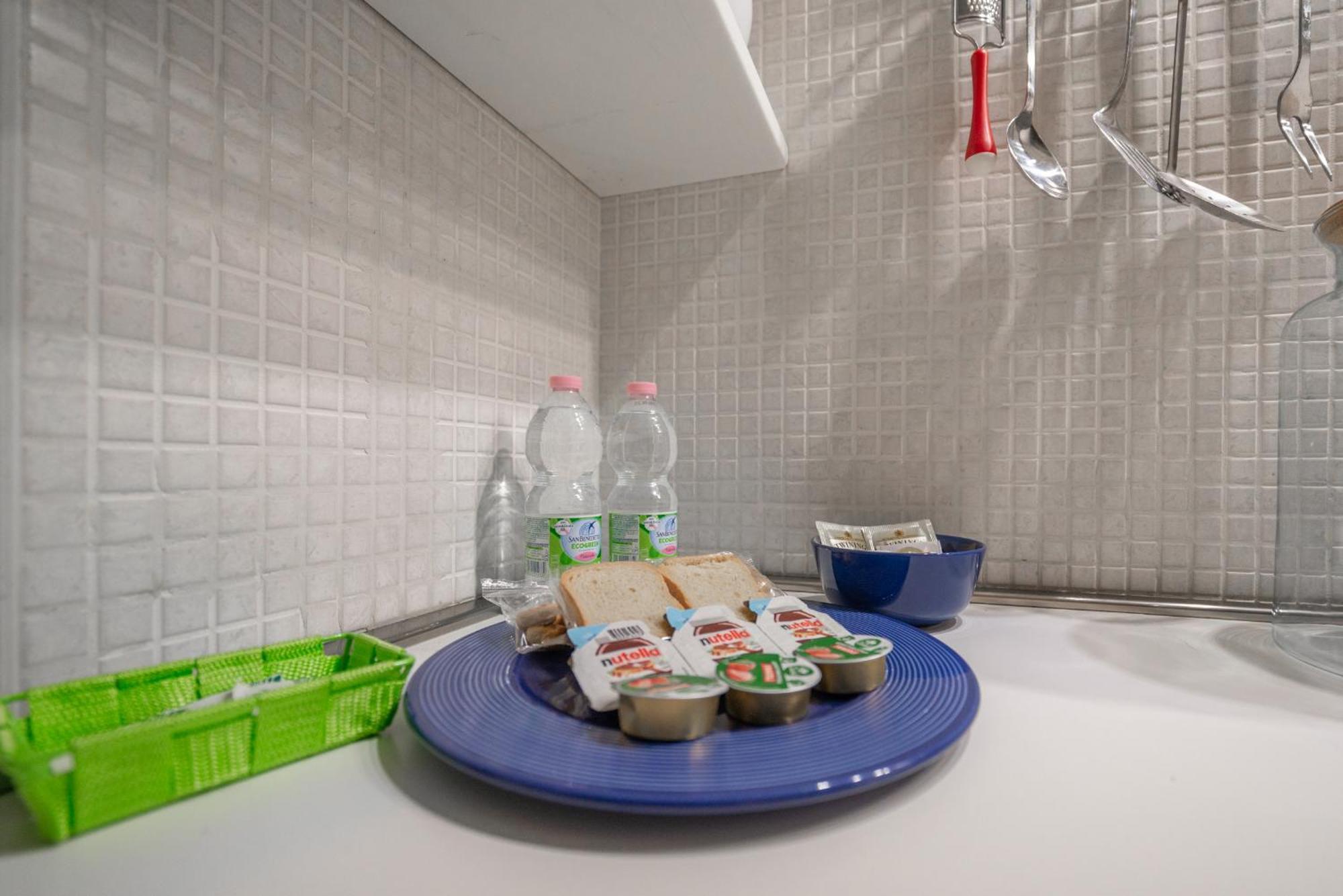 Throat House Apartment Милано Екстериор снимка